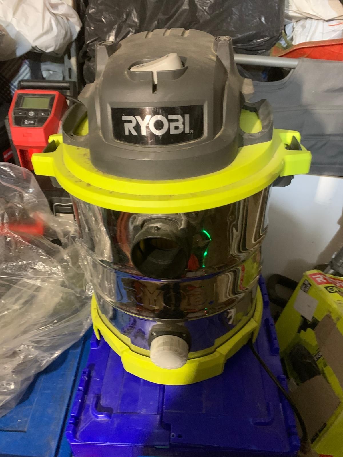 Aspirator Ryobi m