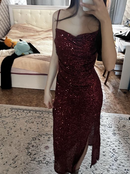 Красное платье с блестючками