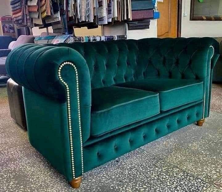 Canapea chesterfield