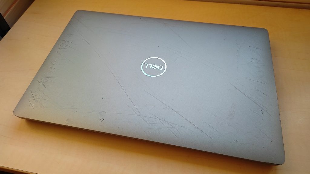 Laptop Dell Latitude 5510_i7-10810U_16GB DDR4_AMD 550X 2GB Dedicat_SSD