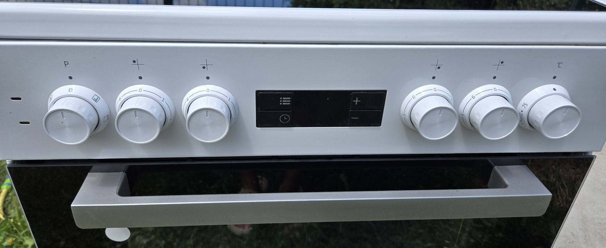 Печка  с керамични котлони  Beko