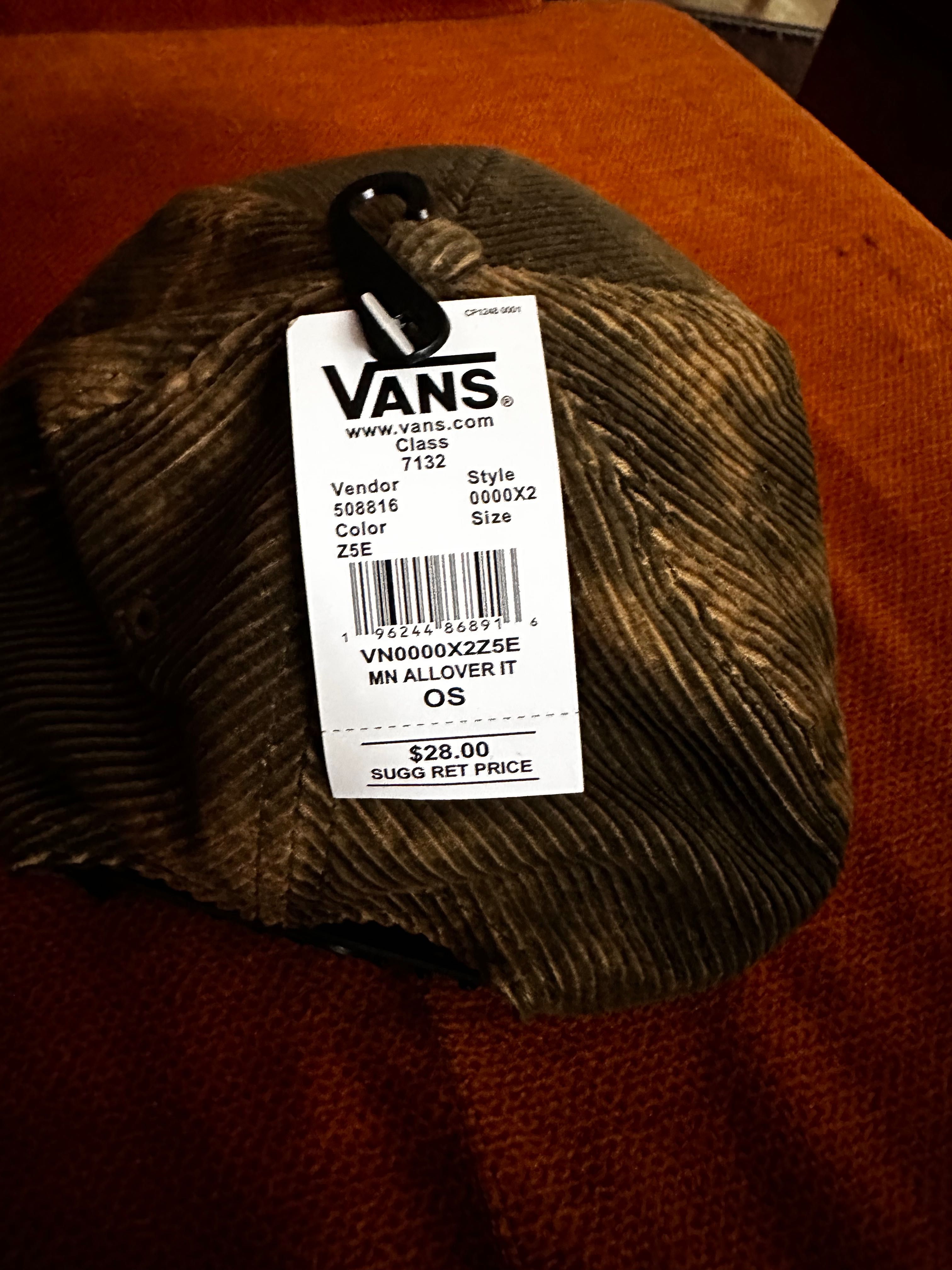 Лятна шапка с козирка Vans