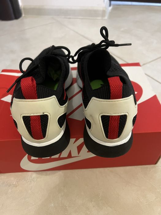 Маратонки NIKE  -