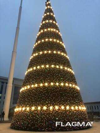 Искусственная елка с огоньками