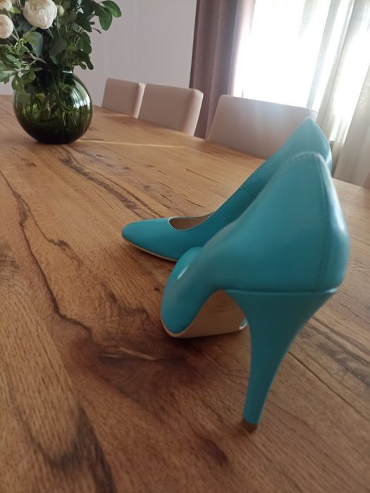 Vând pantofi stiletto NOI, nepurtati , piele turcoaz, marca Ancolette