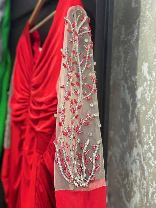 Рокли официални червен цвят