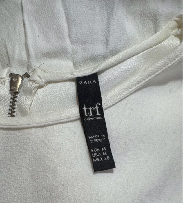 Rochie albă cu detalii Zara