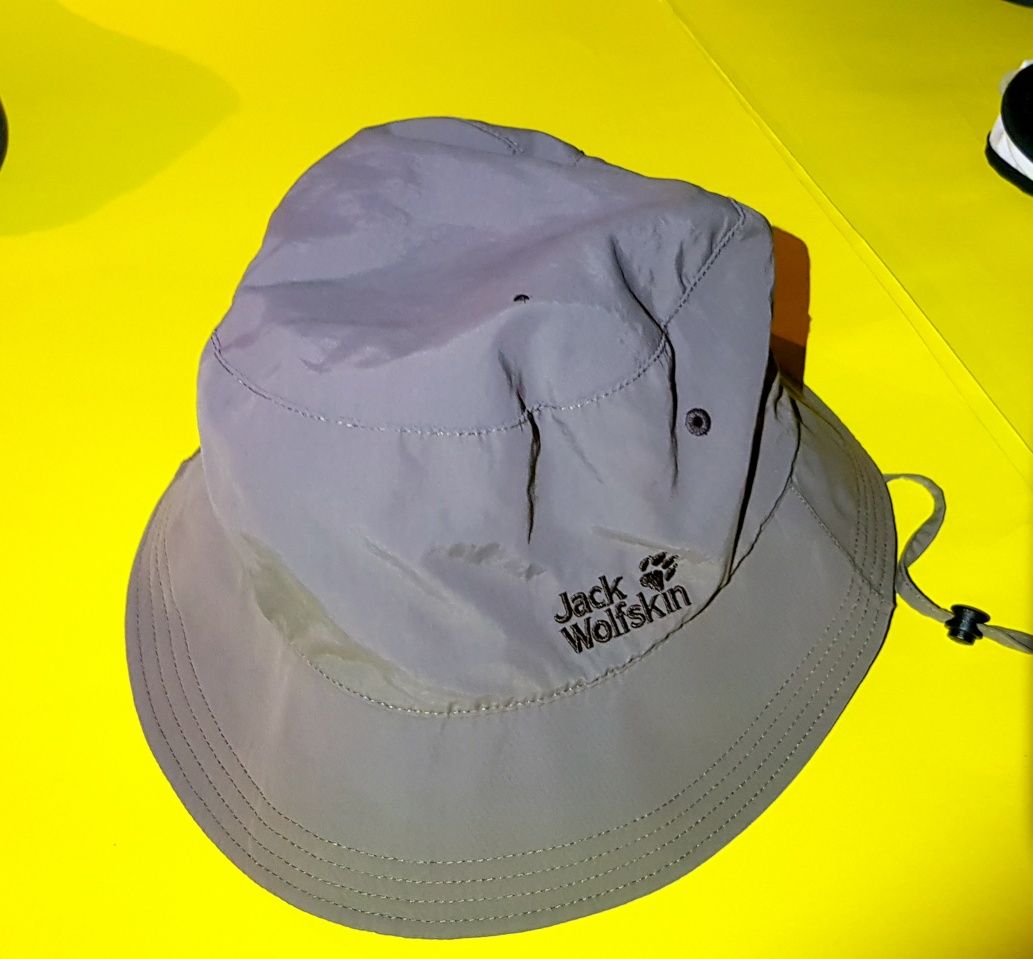 Шапки    Nike  jack wolfskin