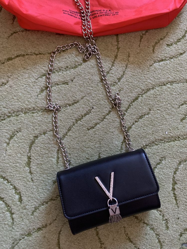 Малка дамска чанта на Valentino