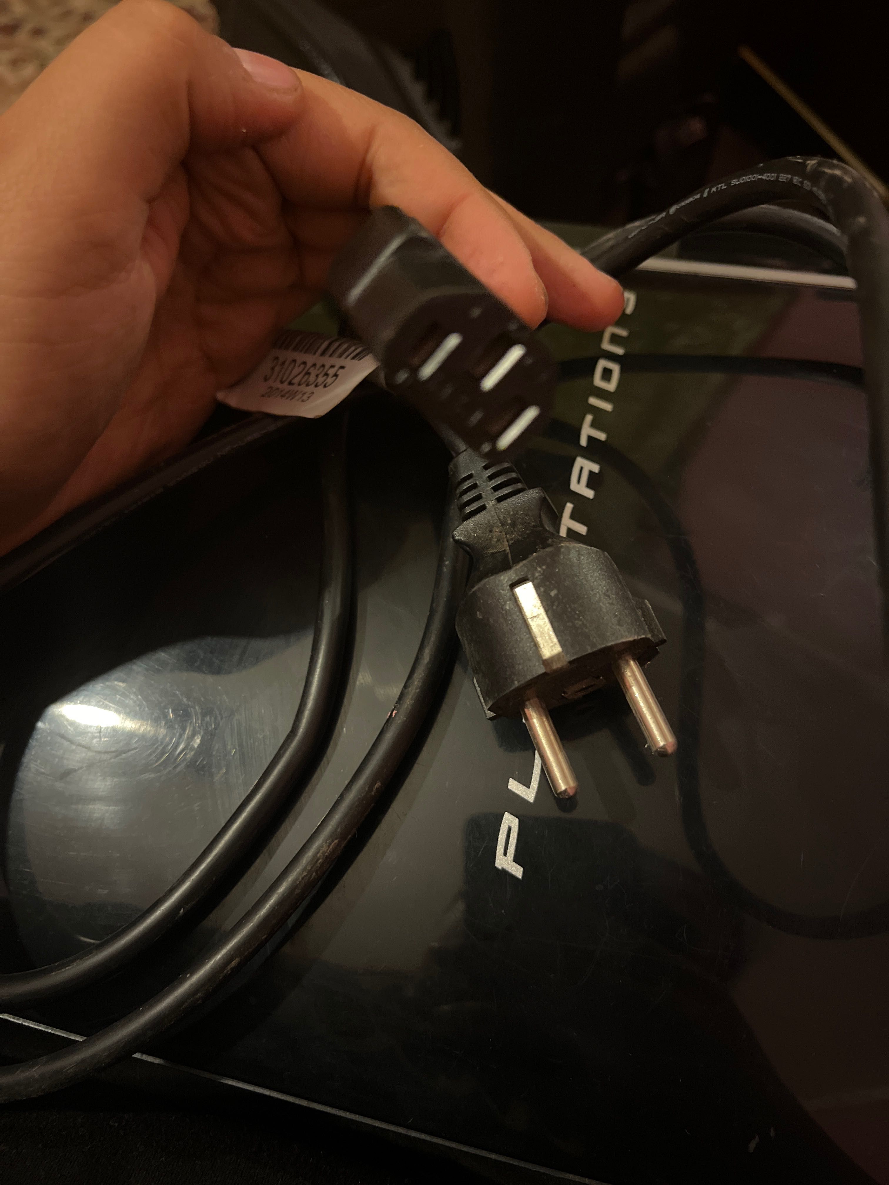 Продавам много запазен PlayStation