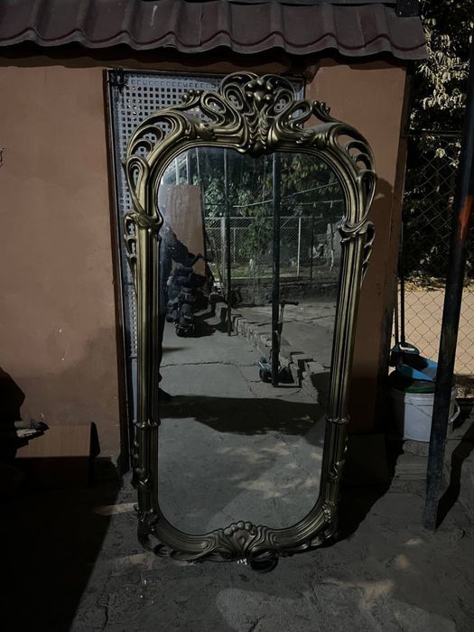Продается старинное зеркало