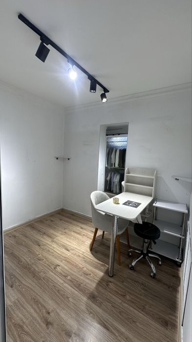 Маникюрный стол и все что не обходимо для маникюра