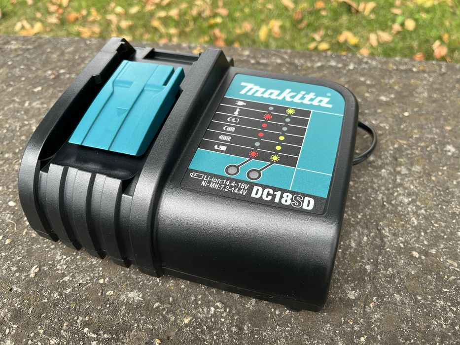 DC18SDBanc-de-incarcareMakita, nou, original.