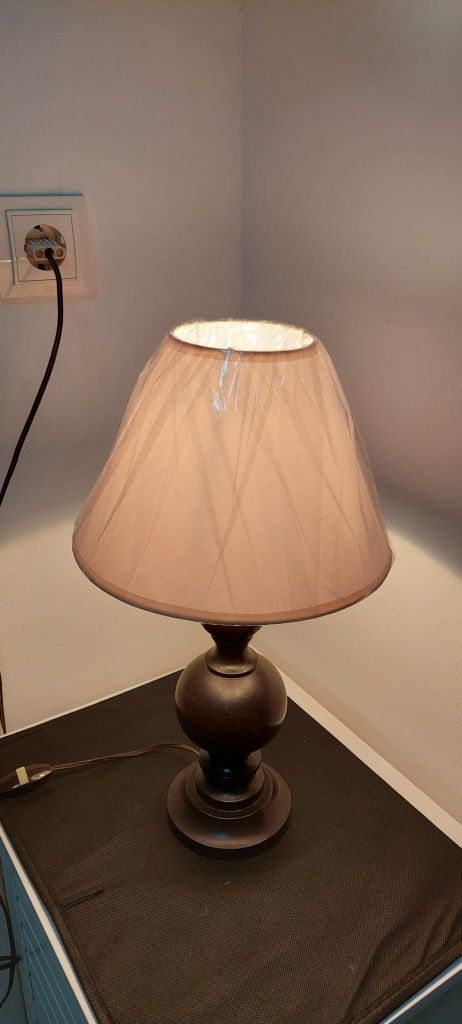 Lampa veioza vintage colectie din lemn masiv hand made Anglia 1950