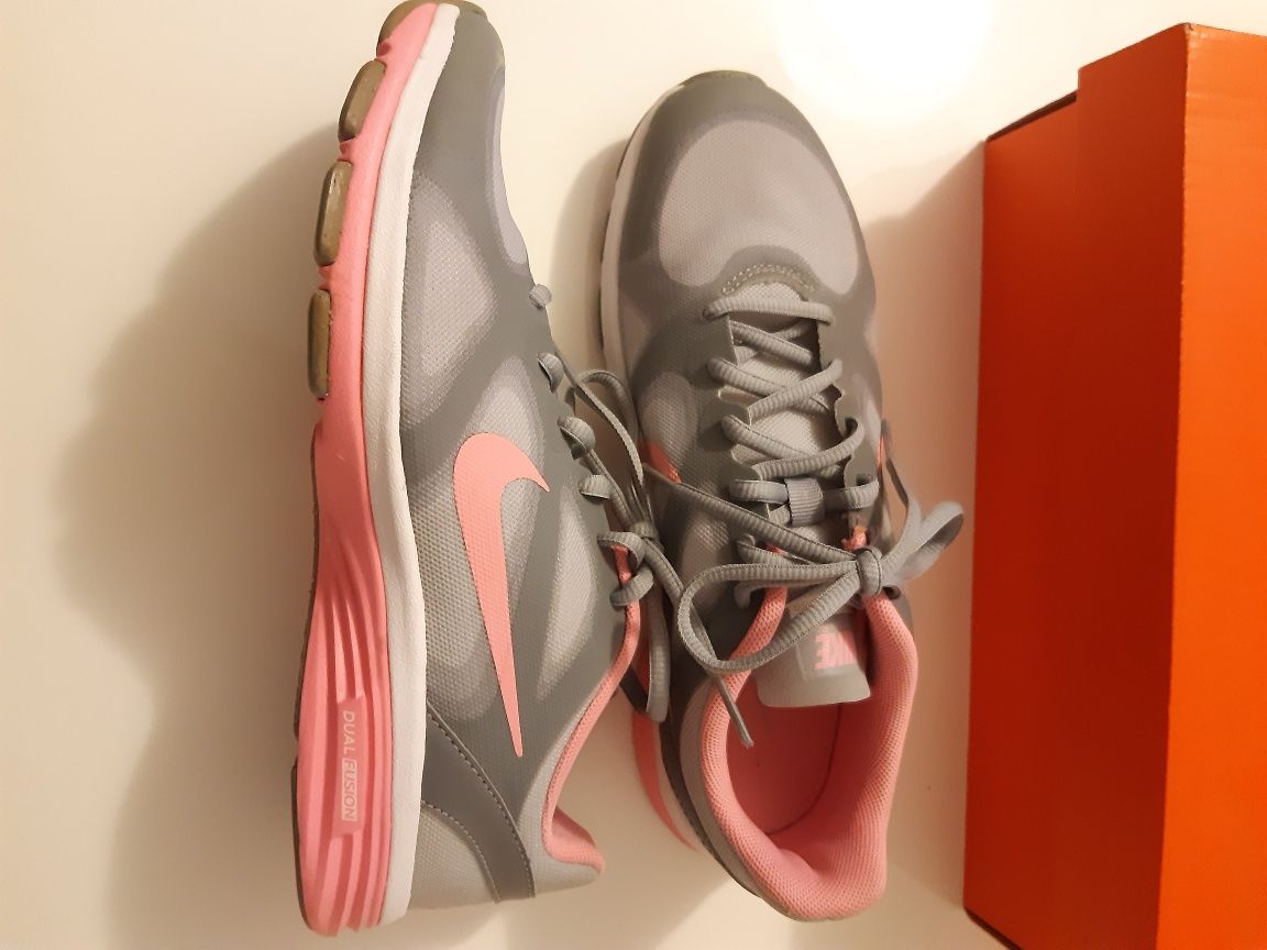 Pantofi sport dama Nike marimea 37,5