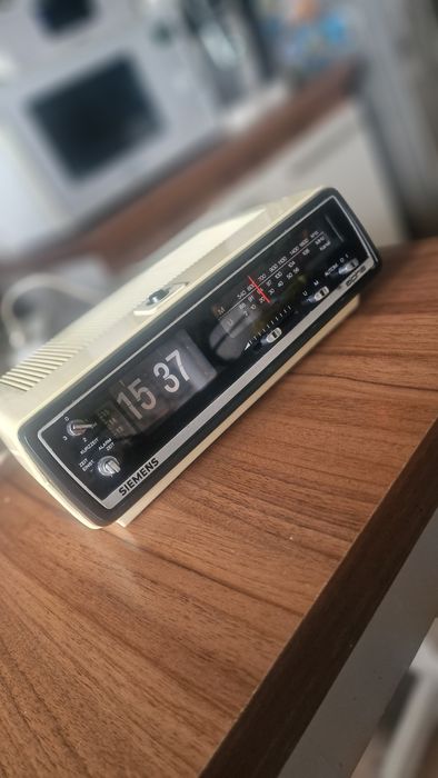 Radio Siemens cu ceas flip mecsnic,ca nou