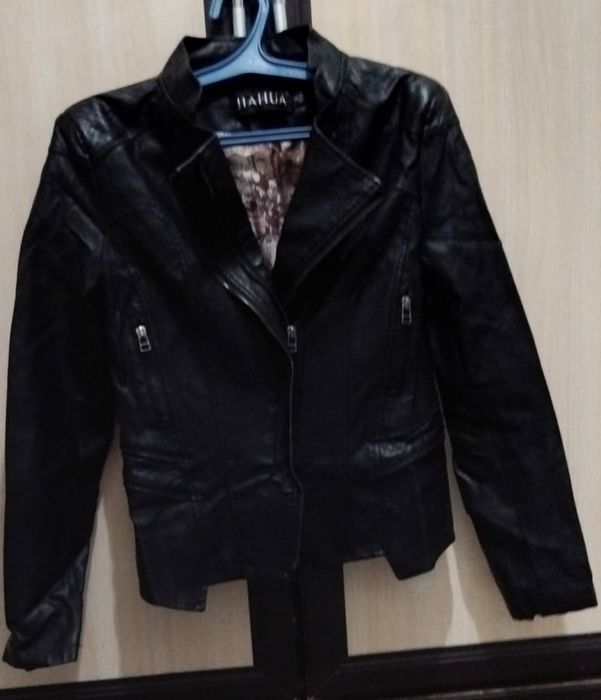 Продам женские куртки