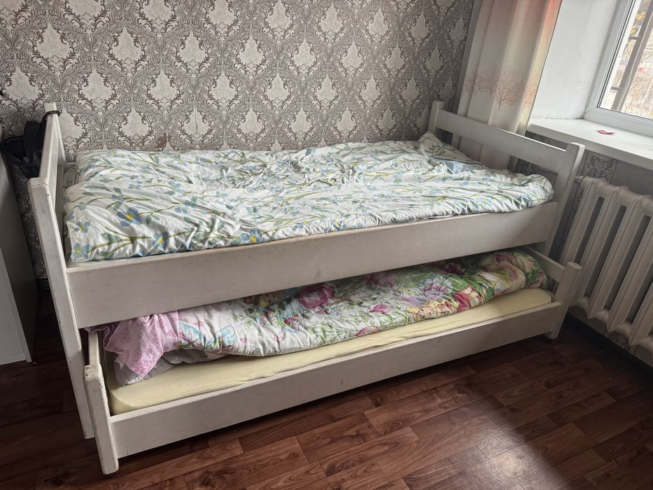 Кровать двойная белая