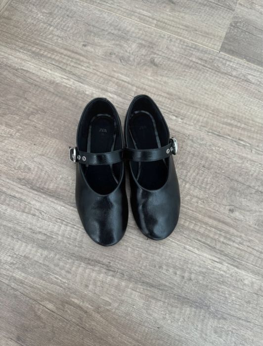 Pantofi fetite Zara.