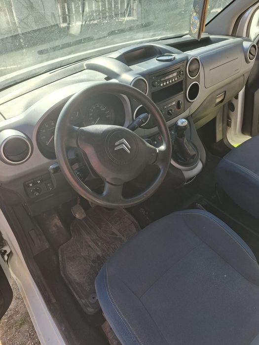 Vând citroen berlingoo anul 2011
