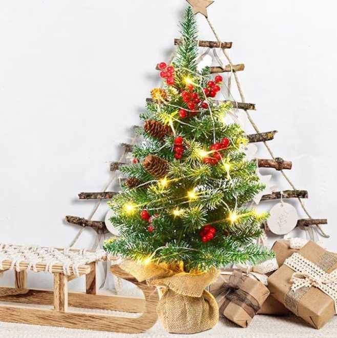 Brad artificial 40 cm, Lumini LED și 12 Globuri Roșii & Aurii