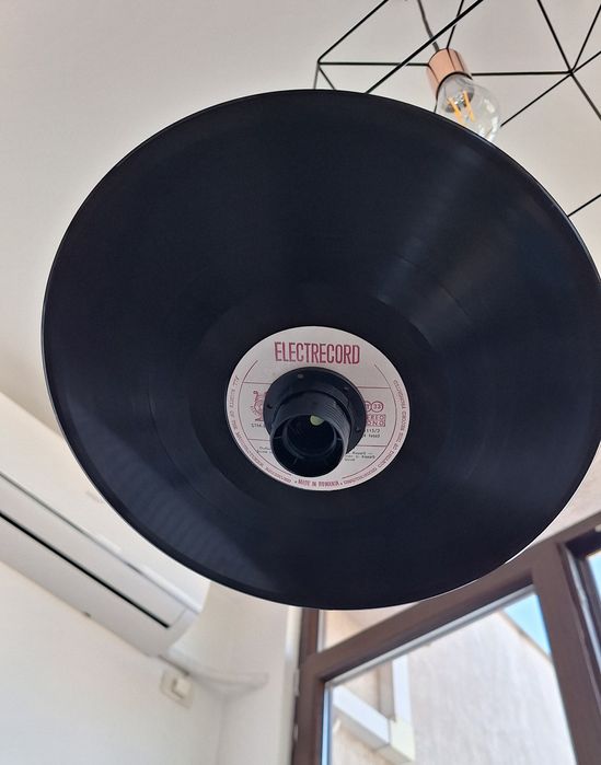 Lustra tip pendul cu disc de vinil