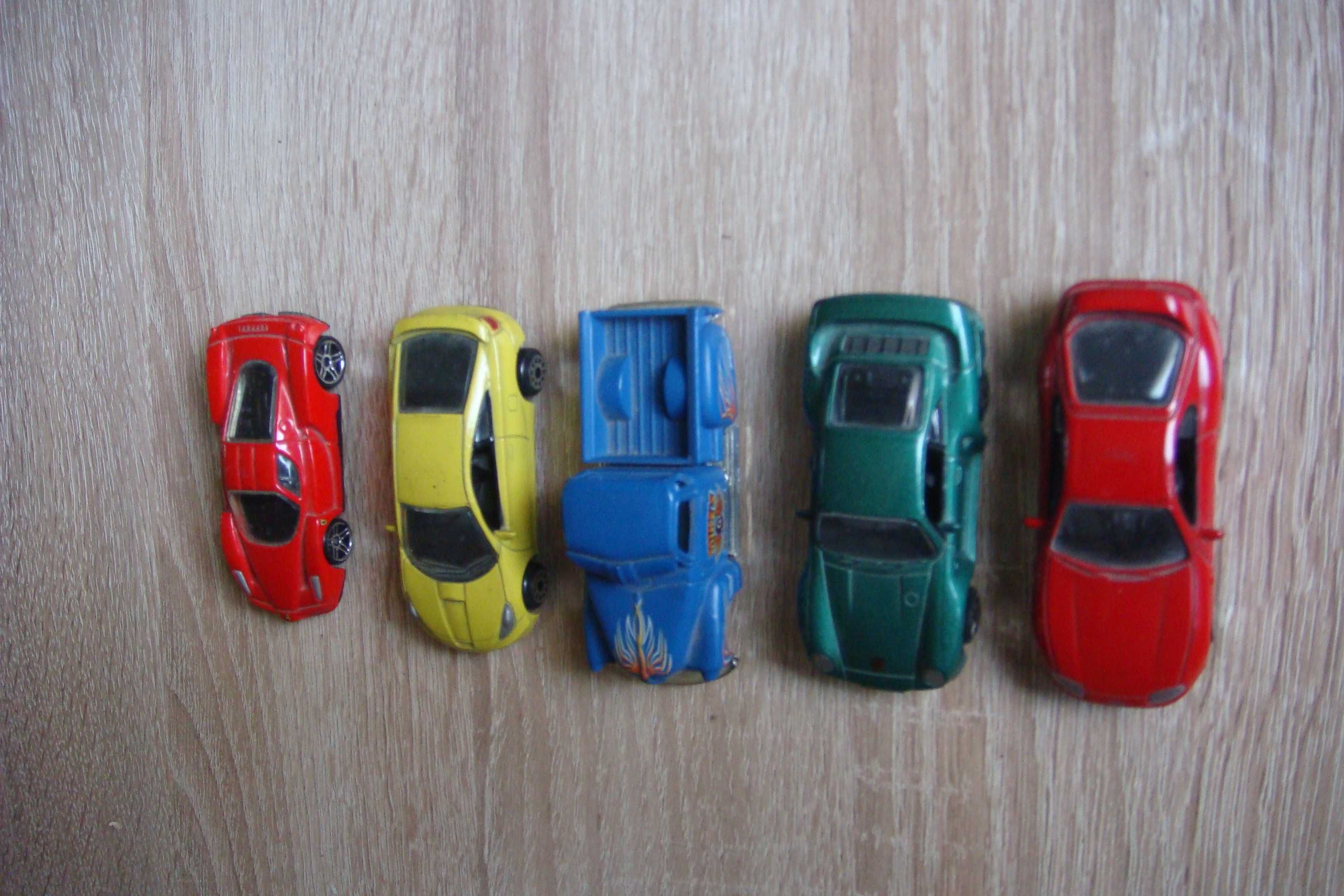 Модели автомобилей ( 1 : 43 ) из коллекции