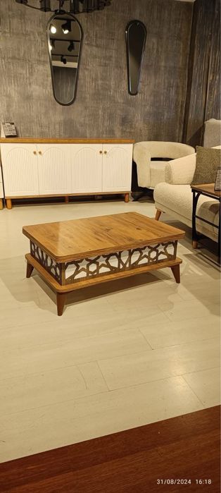 Холна маса която може да се превърне в трапезна