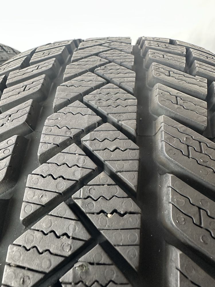 215/55/17 Vredestein dot24 4br