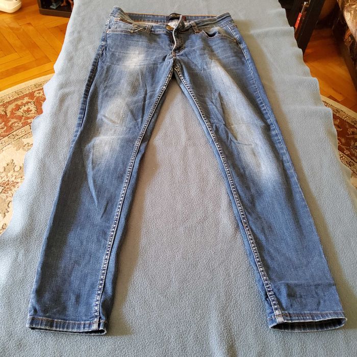 Продавам дамски дънки и дънкови гащеризони