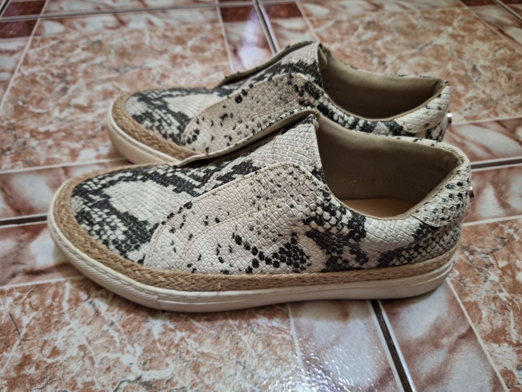 Pantofi dama nr 38 animal print noi