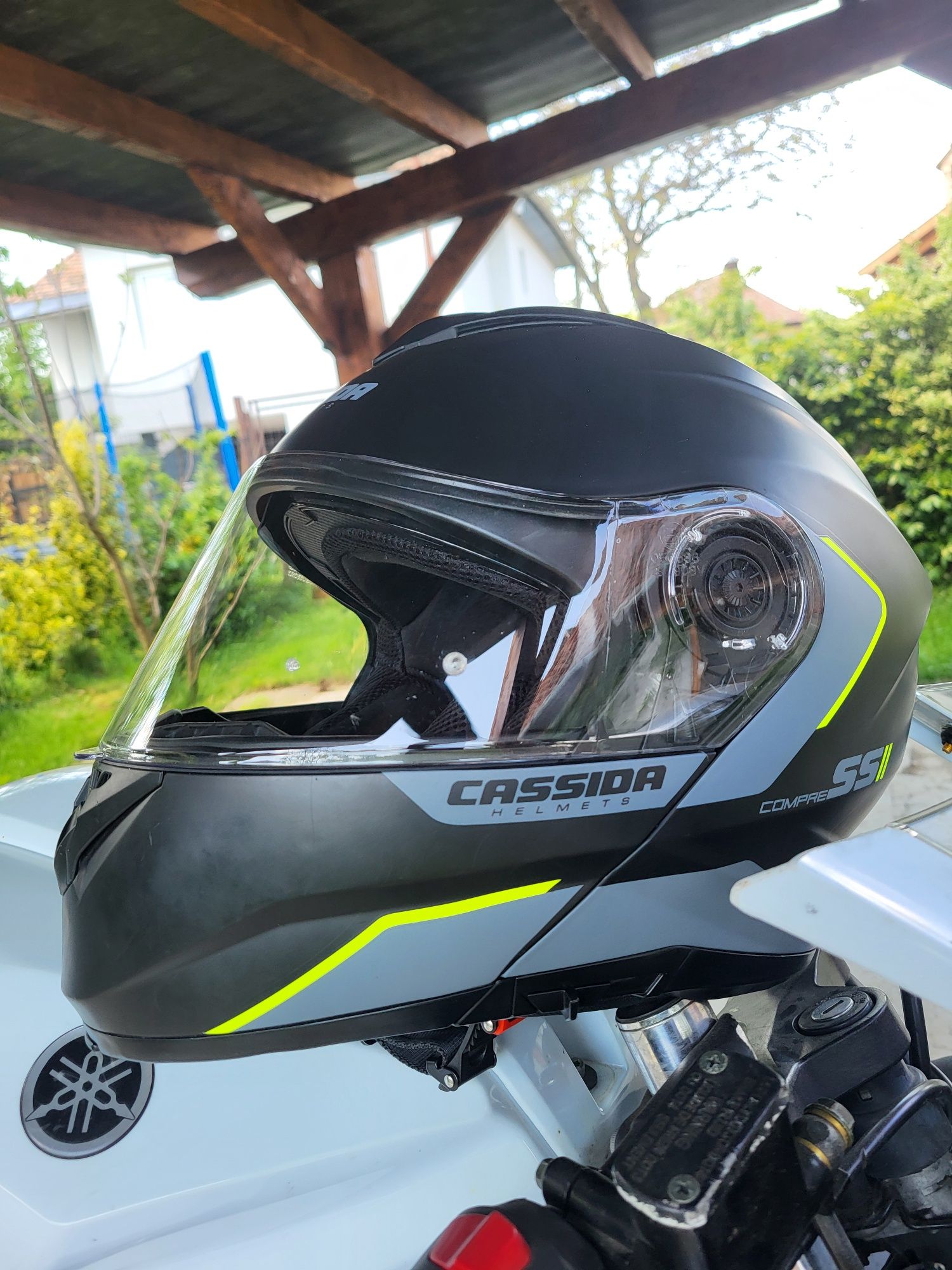 Vând Cassida helmet