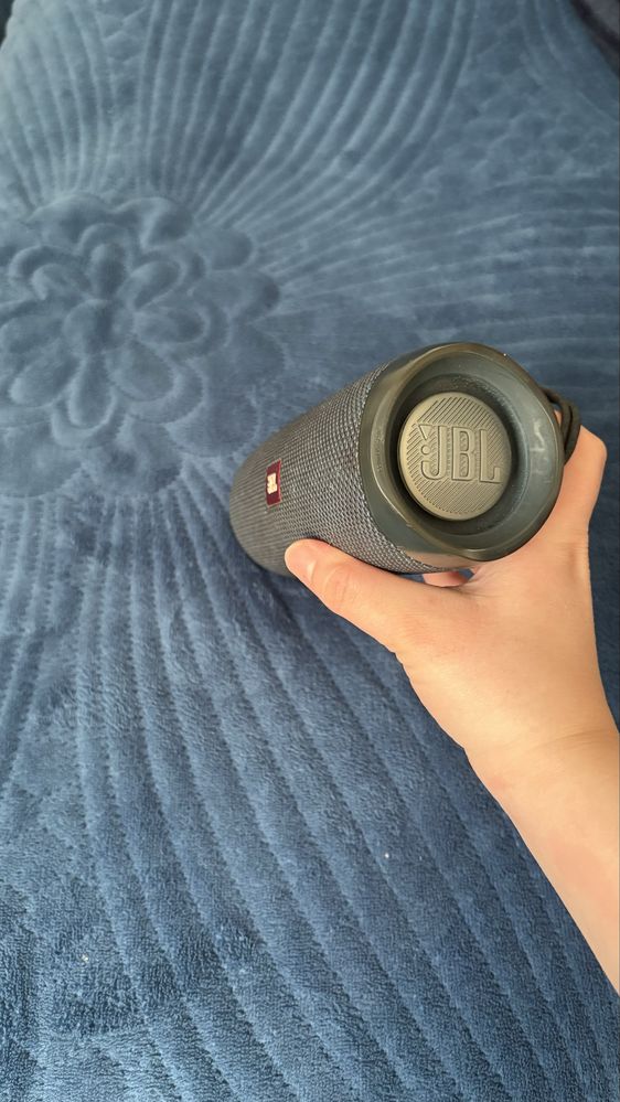 Продается колонка оригинал JBL