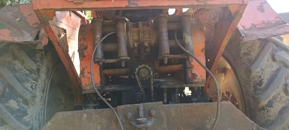 Vând tractor forestier U650 cu troliu pe aer doi tamburi