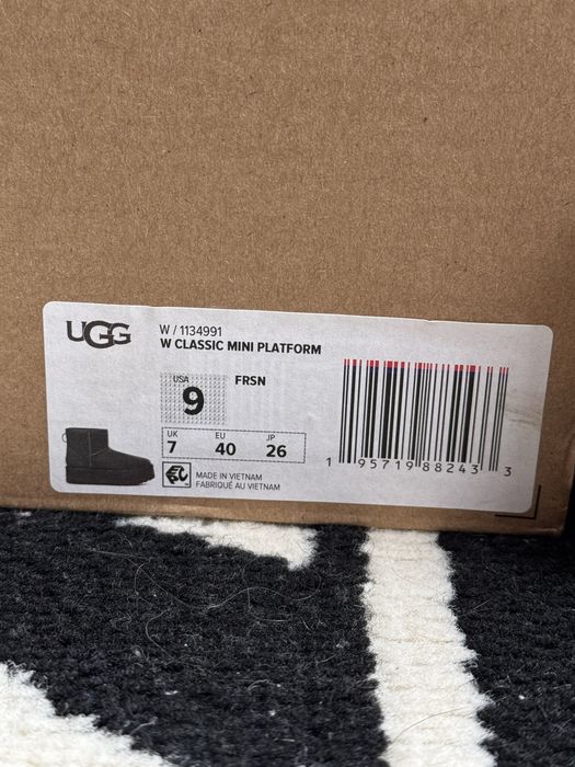 Cizme UGG mini, marimea 40