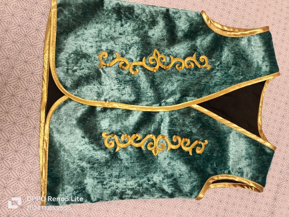 Продам жилетку национальную для мальчика