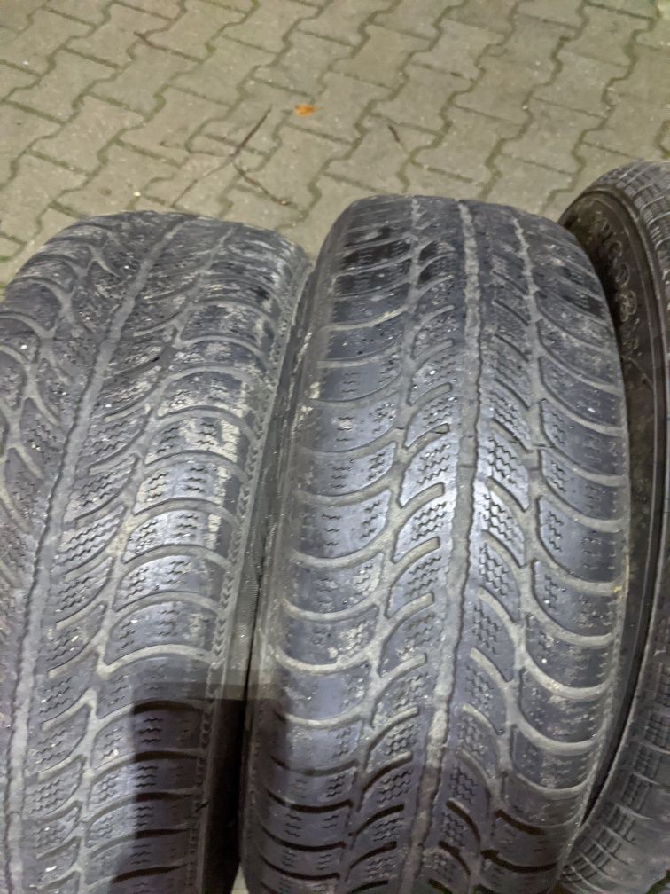 Vând sau schimb jenti  aluminiu BMW 5x120  R15 cu cauciucuri iarna