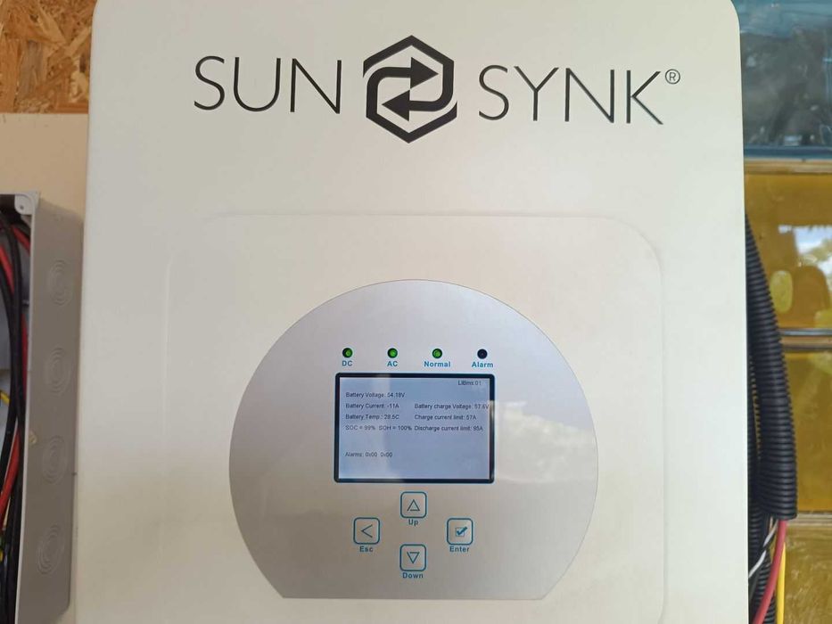 Продавам работещ Соларен Хибриден Инвертор SunSynk 5.5Kw в гаранция