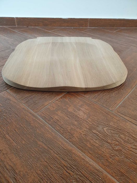 Vand sezuturi noi de scaune