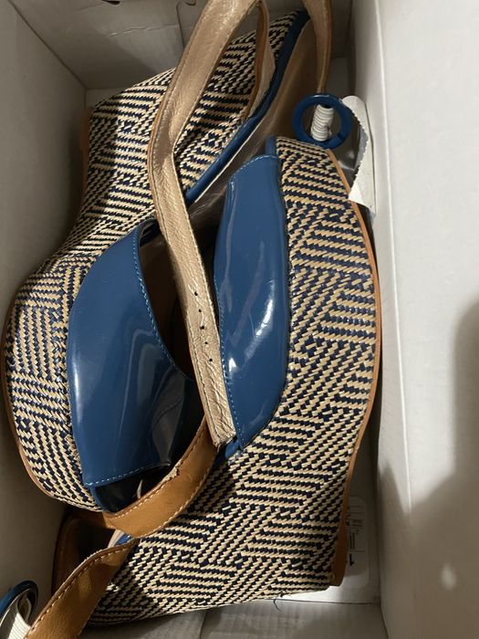 Женские босоножки