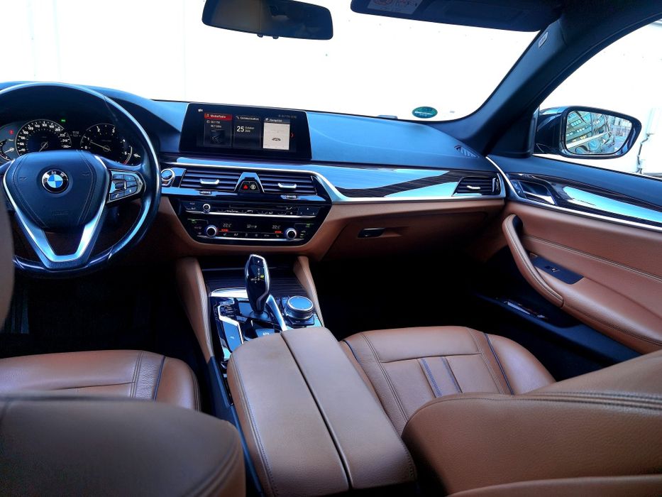 BMW 520d G30 Luxury Line/Automat/Trapă/Piele/Cameră/NaviMare/Clima