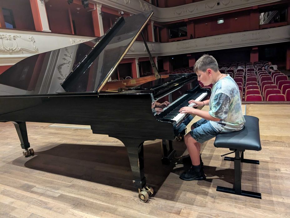 Lecții de pian pentru copii și adulți – începători sau avansați