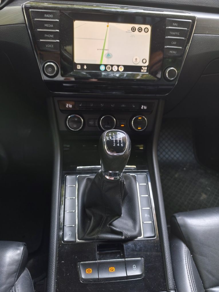 Škoda Superb Combi 2.0 TDI / 150 к.с. / 6 ск. / 2016 г. / Кожен салон
