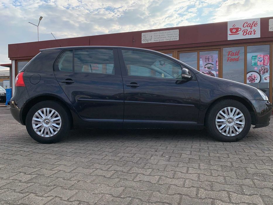 Volkswagen Golf 5 Tour 1.6 MPI 102 cp Benzina Simplu Frumos Impecabil