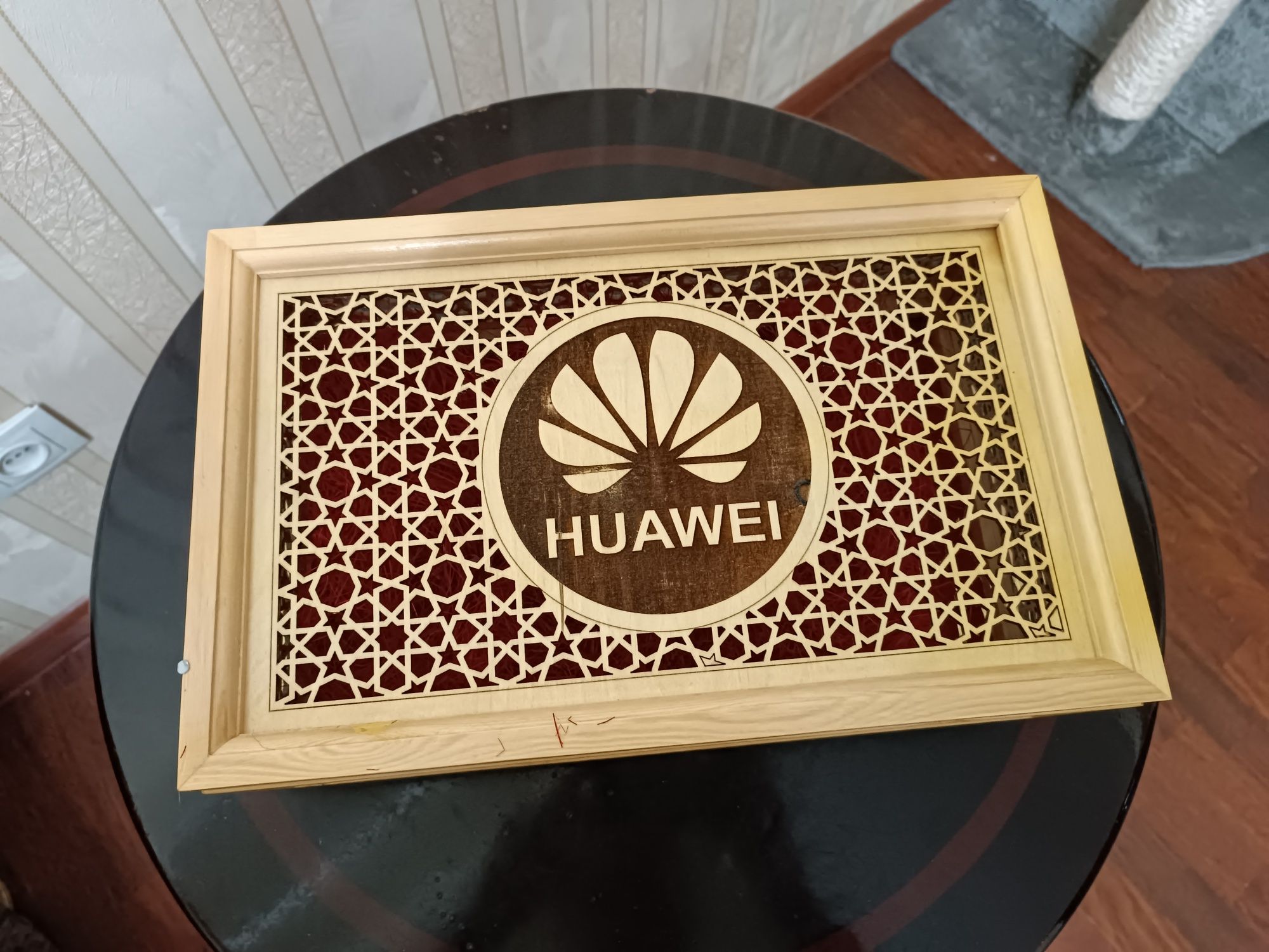 Красивая коробка HUAWEI