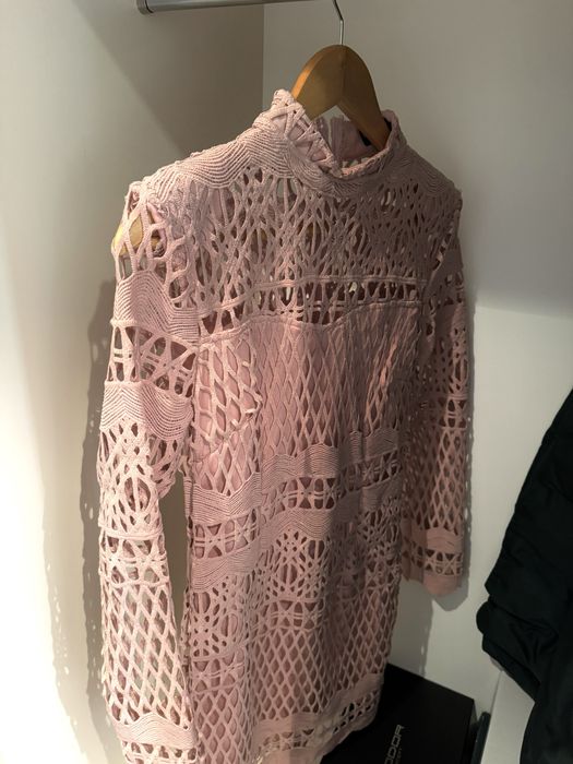 Дантелена рокля по тялото