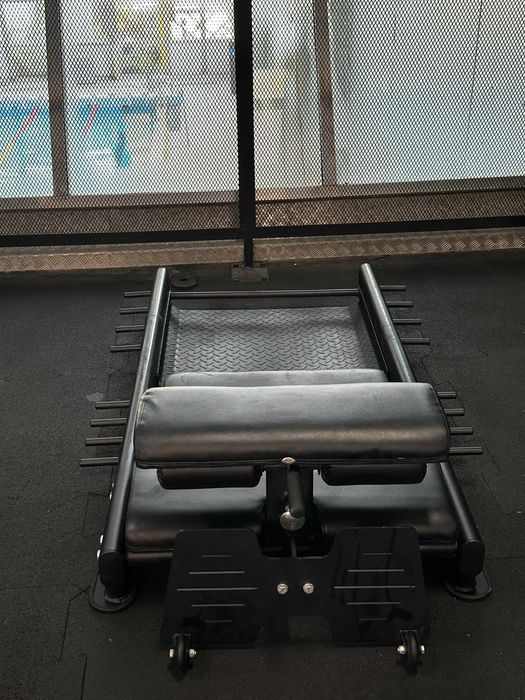 Фитнес уред: Машина за Хип Тръст