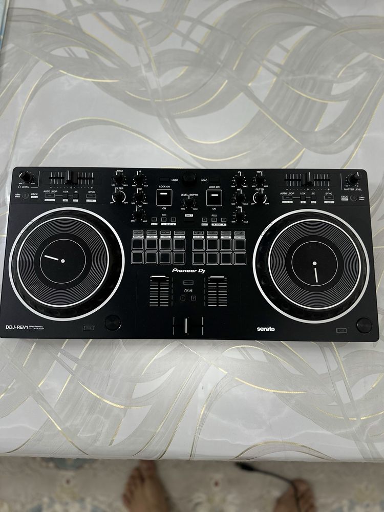 Контроллер DDJ RV1