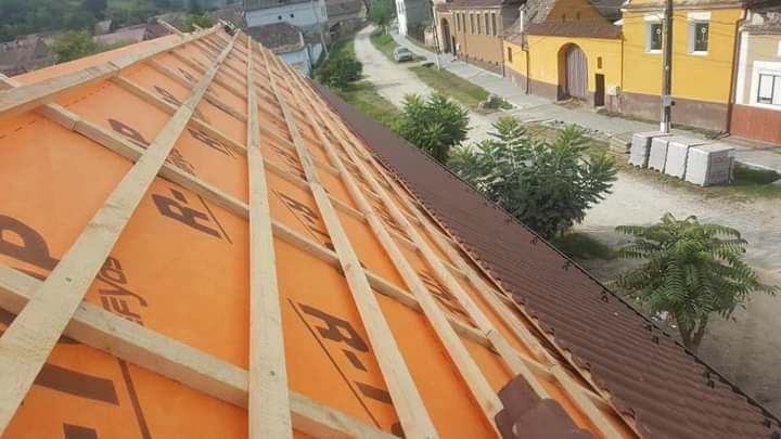 Executam acoperisuri si reparati de urgenta