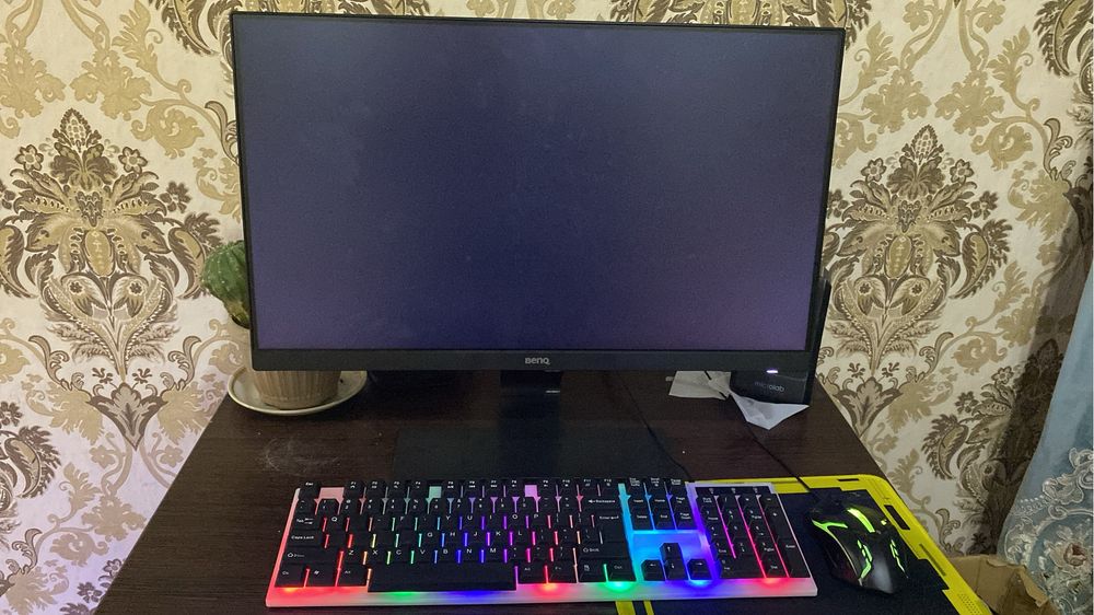 продаю монитор 75 гц встройными динамикой